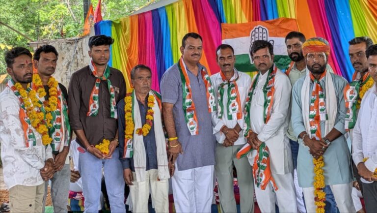 विधायक और कार्यकर्ता ने एकजुट होकर कांग्रेस को मजबूत बनाने का संकल्प लिया। बड़ौद