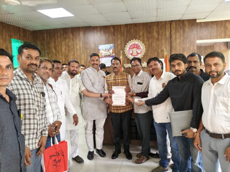 मुख्यमंत्री डॉ. मोहन यादव एवं मंत्री तुलसी सिलावट से मिले भाजपा ग्रामीण धार के किसान एवं कार्यकर्ता