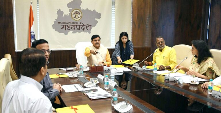 सीएम डॉ. मोहन यादव ने हितग्राहियों के खातों में ट्रांसफर किए 203.56 करोड़ कहा बुजुर्गों असहाय लोगों का आदर करना हमारा धर्म