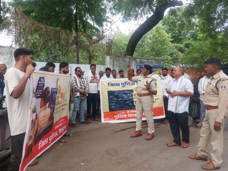 *साइबर जागरूकता अभियान “सेफ क्लिक 2.0” के तहत झाबुआ पुलिस का व्यापक जनजागरूकता अभियान जारी*  *तीसरे दिन 3000
