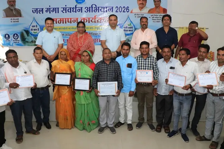 उत्कृष्ट कार्य करने वाले सरपंच एवं रोजगार सहायकों एवं जन अभियान परिषद के प्रतिनिधियों को किया गया सम्मानित