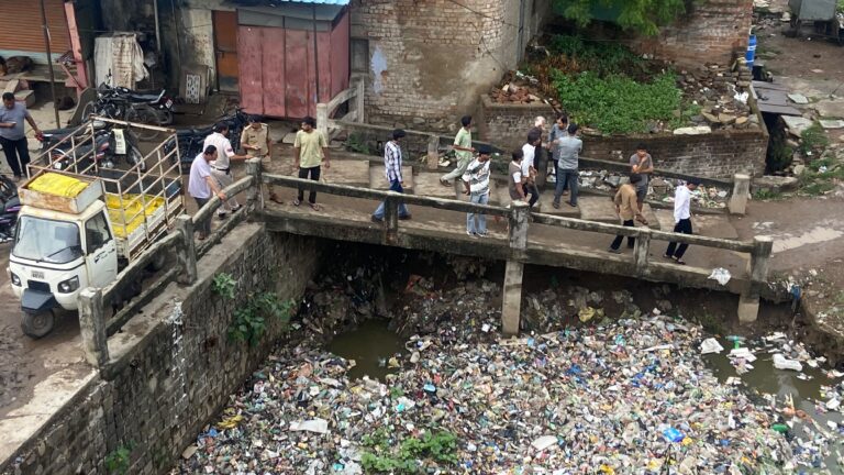नारायणगढ़ पुलिस द्वारा अंतरराज्यीय डोडाचूरा तस्करों के वीविरुद्ध बड़ी कार्यवाही करते हुए आरोपियों के कब्जे से बड़ी मात्रा में पैसा हुआ डोडाचूरा जप्त किया गया