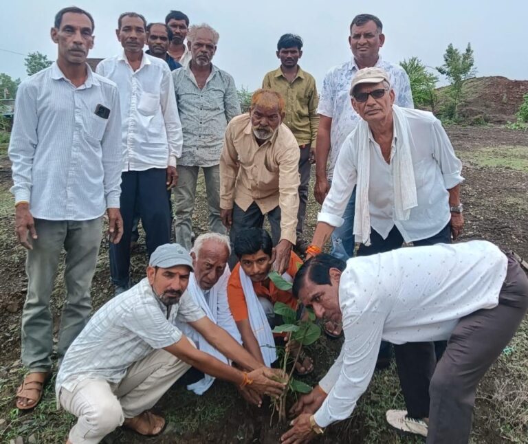 मारुति नंदन आश्रम देवगढ़ में बागेश्वर बाबा धीरेंद्र शास्त्री का जन्मदिन मनाया