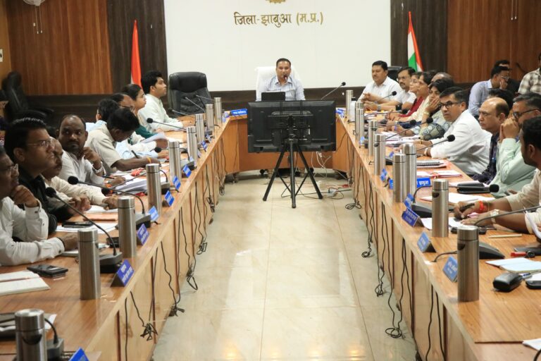 कलेक्टर की अध्यक्षता में समयावधि पत्रों एवं अन्तर्विभागीय समन्वय बैठक आयोजित  सिकल सेल रोगियों के लिए संवेदनशील पहल: जिले में तैयार किए जा रहे हैं “सिकल मित्र”