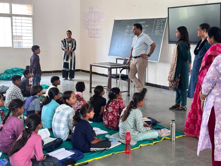 कलेक्टर ने विद्यालयों का आकस्मिक निरीक्षण कर शैक्षणिक गुणवत्ता एवं व्यवस्थाओं का लिया जायजा  लापरवाही पर वेतन काटने के निर्देश, परीक्षा परिणाम सुधारने और विद्यार्थियों की शत-प्रतिशत उपस्थिति सुनिश्चित करने पर दिया जोर