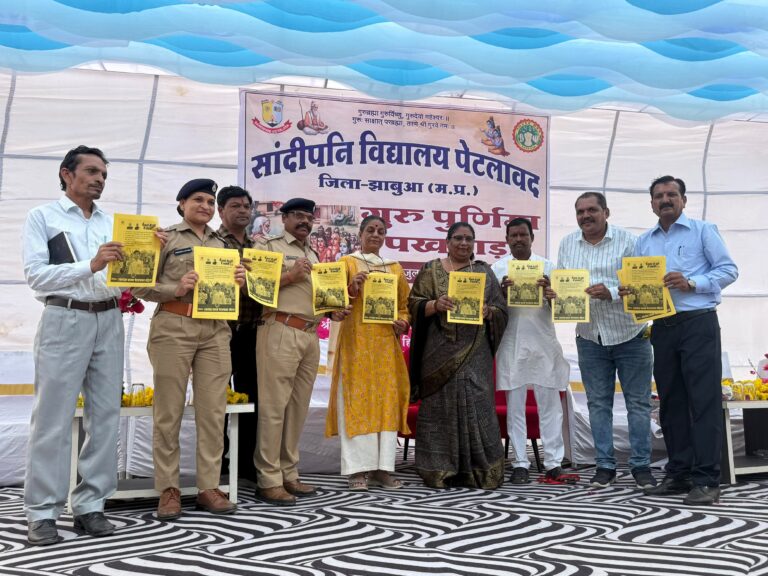 नशे से दूरी, है ज़रूरी 2.0″ अभियान के चौथे दिन झाबुआ पुलिस का व्यापक जनजागरूकता अभियान, चिन्हित स्थानों पर दिलाई गई नशामुक्ति की शपथ एवं नशा पुनर्वास केंद्रों की दी गई जानकारी