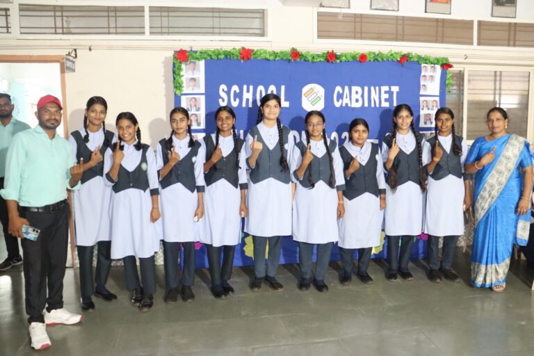 फ्लावरलेट इंग्लिश स्कूल में डिजिटल वोटिंग  के माध्यम से छात्र संघ चुनाव हुए संपन्न