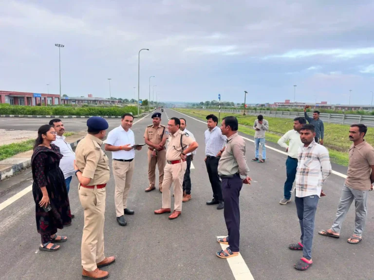 कलेक्टर एवं पुलिस अधीक्षक ने 8 लेन सड़क का संयुक्त निरीक्षण किया  सुरक्षा एवं सुविधाओं को लेकर दिए आवश्यक निर्देश
