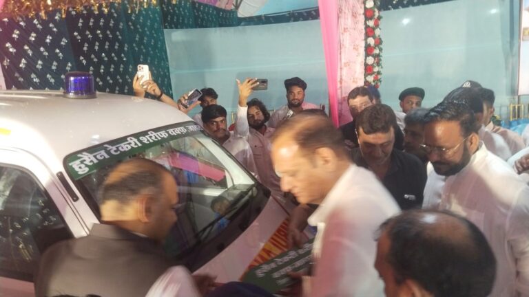 हूसैन टेकरी चेहल्लुम पर्व पर विधायक राजेन्द्र पांडे जी द्वारा हुसैन टेकरी को एम्बुलेंस का उद्घाटन किया