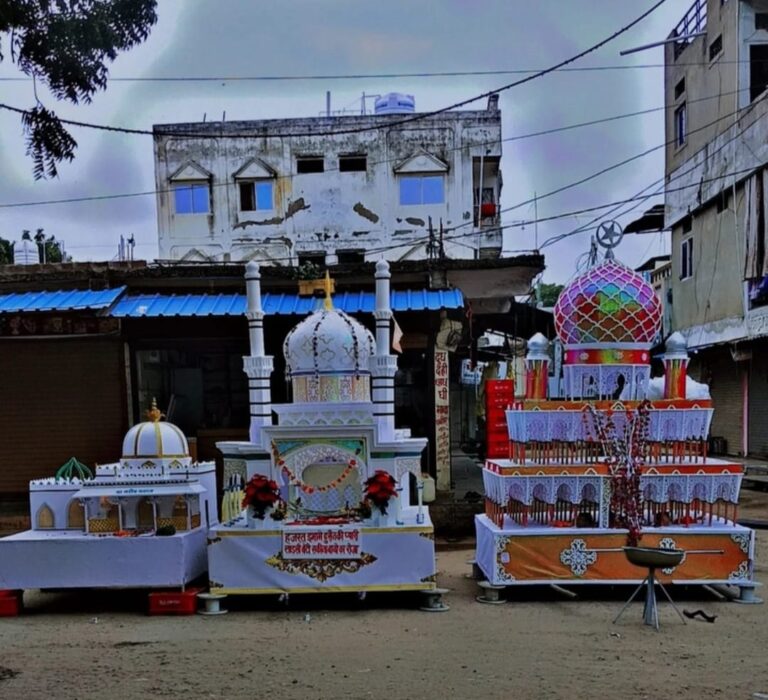 बड़ी धूमधाम व शानो-शौकत के साथ मनाया गया नानपुर में चालीसवां का त्योहार