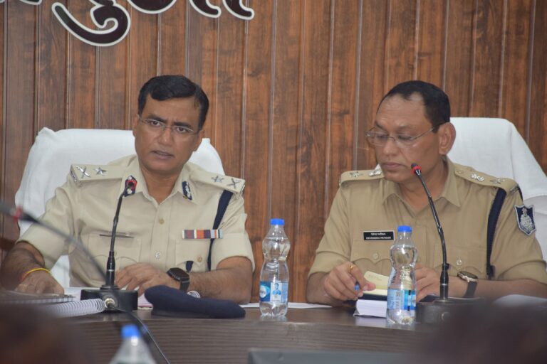 पुलिस महानिरीक्षक इंदौर (ग्रामीण) रेंज अनुराग (I.P.S.) का झाबुआ दौरा, निर्माणाधीन पुलिस अधीक्षक कार्यालय भवन का किया निरीक्षण, अपराध समीक्षा बैठक लेकर दिए प्रभावी पुलिसिंग के निर्देश