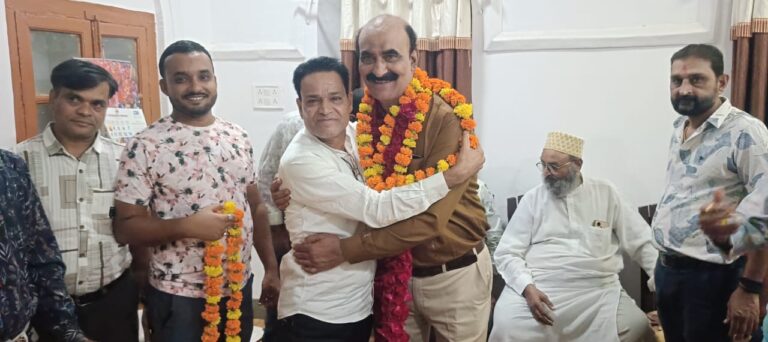 जिला प्रेस क्लब अध्यक्ष ने संस्कार धाम में जिला पुलिस अधीक्षक के साथ पौधरोपण कर मनाया अपना जन्मदिन