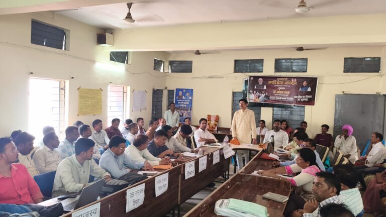 मुख्यमंत्री जन विश्वास कार्यक्रम का गंधवानी में हुआ शुभारम मौके पर हुआ हितग्राहियों की समस्याओं का निराकरण