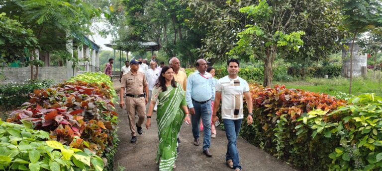 नरसिंहपुर कलेक्टर रजनी सिंह ने की बोहानी मुक्तिधाम की प्रशंसा