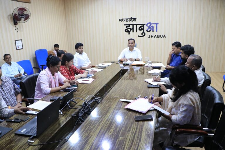 हर घर तिरंगा अभियान में व्यापक जनभागीदारी सुनिश्चित करे – कलेक्टर  डॉ. भरसट