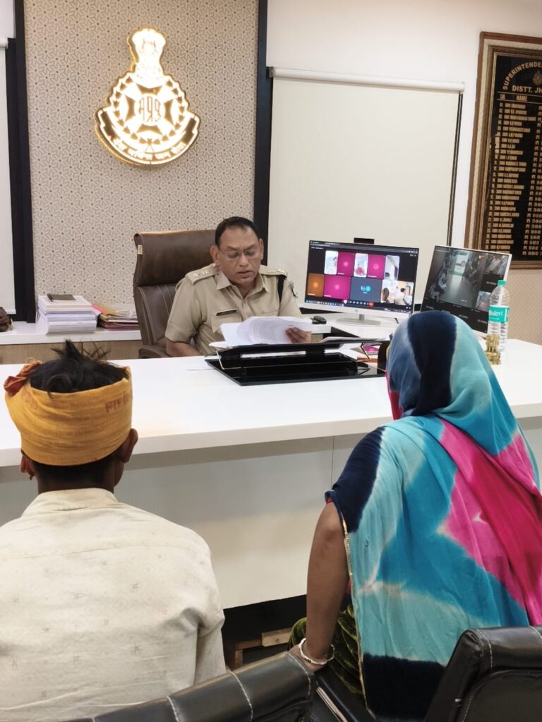 झाबुआ पुलिस की साप्ताहिक जनसुनवाई में आज 46 आवेदकों की समस्याएं सुनीं गई।